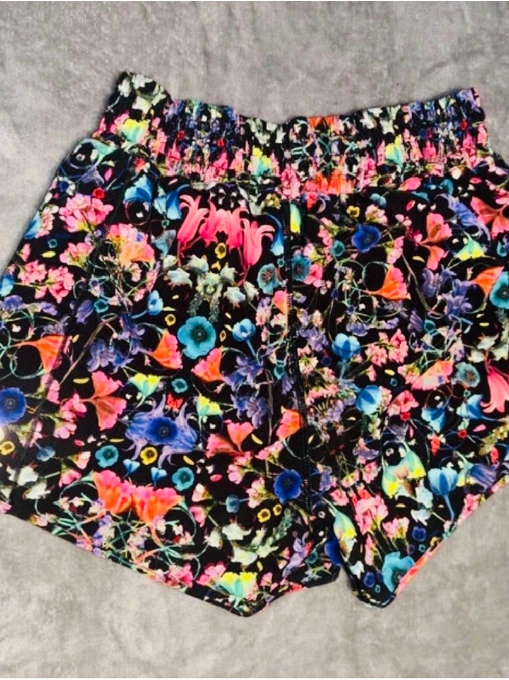 lululemon athletica Black Multicolor Floral Athletic Shorts size S